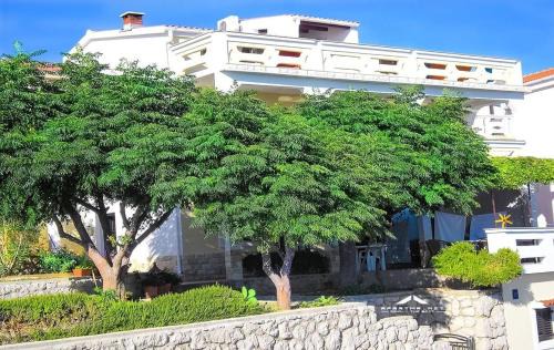 Zubovici Apartment | 2 Bed Flat - Sleeps 8 - Parking - Wifi