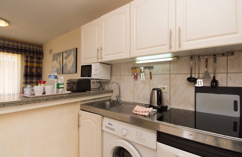 Costa Adeje Hotel | 2 Bed Hotel Apt, Sleeps 4/6, Costa Adeje, 5 minutes walk to Beach, Shops & Bars