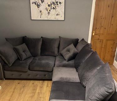Newark House | 2 Bed House - Garden & Excellent Wifi