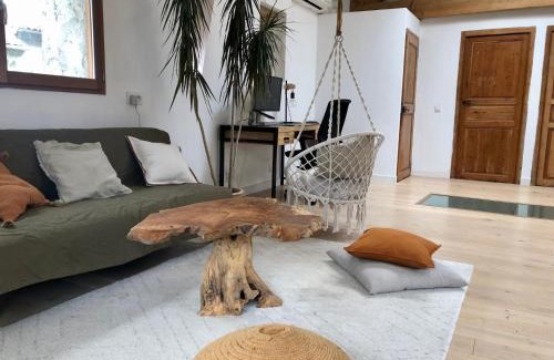 Saint-Clement House | 2 Bed House Sleeps 4 - Pets Ok - Pool - Fireplace