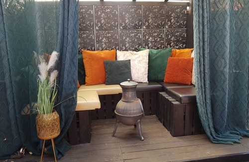 Bolton House | 2 Bed House - Sleeps 4 - Pets - Garden - Parking