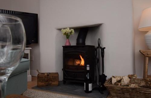 Appledore House | 2 Bed in Appledore DECKH