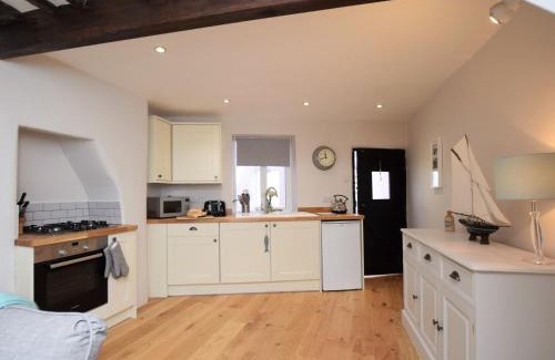 Appledore House | 2 Bed in Appledore DECKH