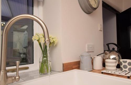 Appledore House | 2 Bed in Appledore DECKH