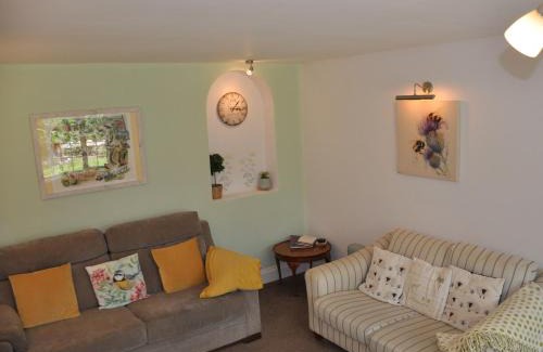 Liverton House | 2 Bed in Ashburton 53519