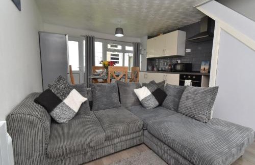 Pembroke House | 2 Bed in Freshwater East 91445