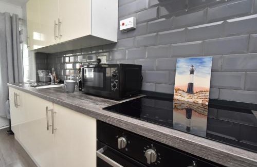 Pembroke House | 2 Bed in Freshwater East 91445