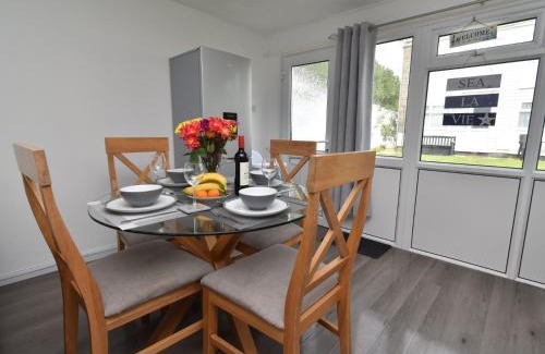 Pembroke House | 2 Bed in Freshwater East 91445