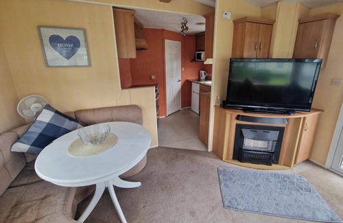 Llanfair Caereinion Cabin | 2 Bed Lodge - Parking, Garden, Site Facilities