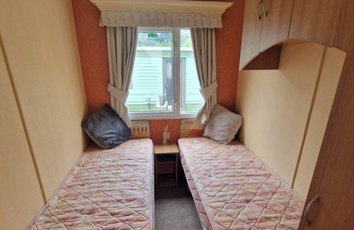 Llanfair Caereinion Cabin | 2 Bed Lodge - Parking, Garden, Site Facilities