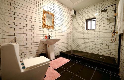 Ofin House | 2-Bed Luxury Flat - Pet Friendly - Pool - Gym