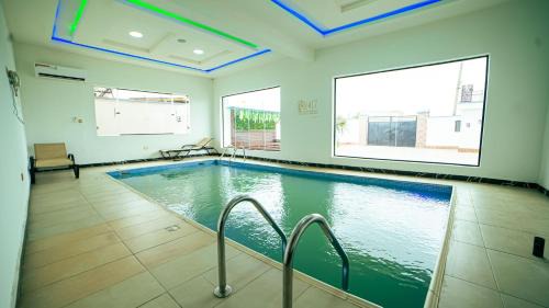 Ofin House | 2-Bed Luxury Flat - Pet Friendly - Pool - Gym