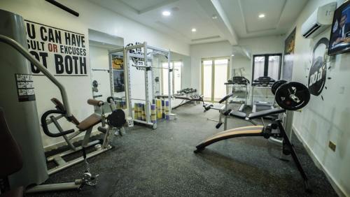 Ofin House | 2-Bed Luxury Flat - Pet Friendly - Pool - Gym
