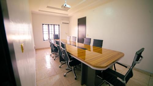 Ofin House | 2-Bed Luxury Flat - Pet Friendly - Pool - Gym