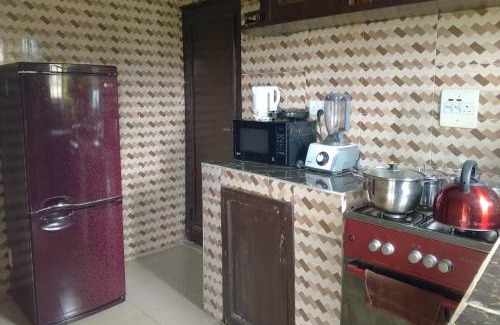 Benin City Apartment | 2 Bed-Sleeps 4-Free Parking-AirCon