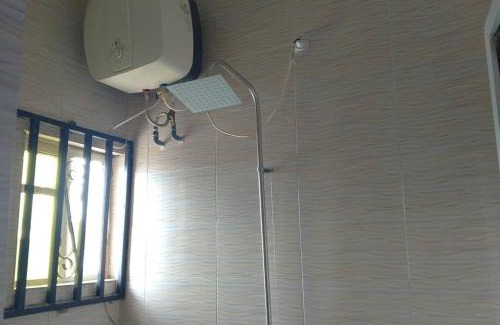 Benin City Apartment | 2 Bed-Sleeps 4-Free Parking-AirCon