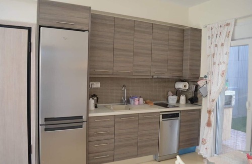 Nikita House | 2 Bed-sleeps4-garden-parking-pets-aircon