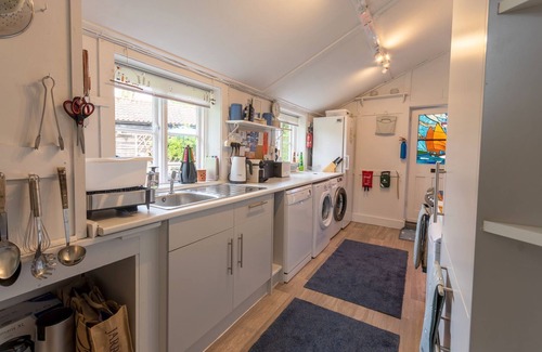 Stalham Cottage | 2 bed waterside Victorian cottage with moorings & fishing