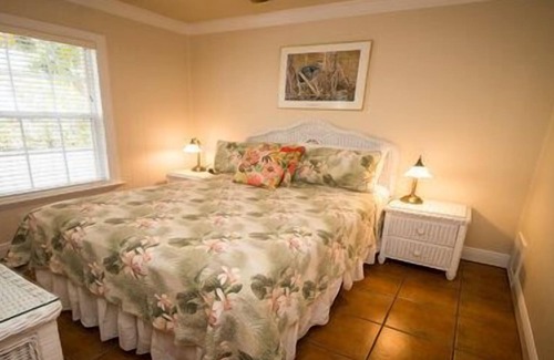 Bradenton Beach Hotel | 2 Bedroom, 1 Bathroom 2nd floor stairs only. NO PETS