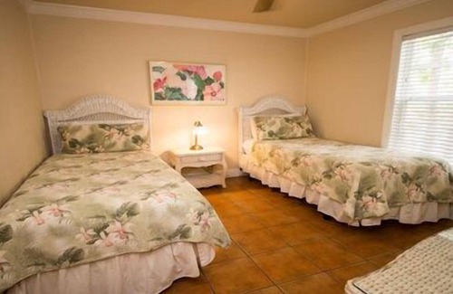 Bradenton Beach Hotel | 2 Bedroom, 1 Bathroom 2nd floor stairs only. NO PETS