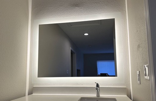 Southfield Apartment | 2 Bedroom 2 Bathroom Loft Near All Major Freeways