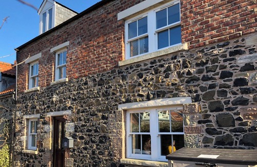 Berwick-upon-Tweed Cottage | 2 bedroom accommodation in Holy Island, near Bamburgh