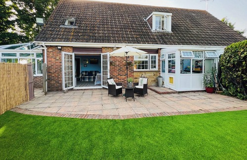 Littlehampton Cottage | 2 bedroom accommodation in Wick, near Littlehampton