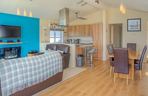Tan-y-groes Ski Chalet | 2 bedroom accommodation in Tresaith Beach, Cardigan, Ceredigion