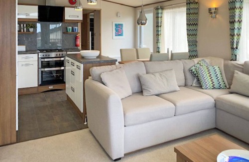 Tan-y-groes Ski Chalet | 2 bedroom accommodation in Tresaith Beach, Cardigan, Ceredigion