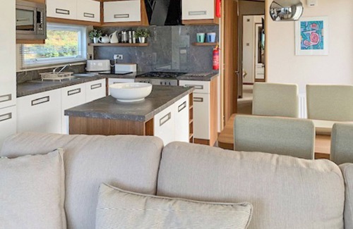Tan-y-groes Ski Chalet | 2 bedroom accommodation in Tresaith Beach, Cardigan, Ceredigion