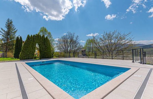 Kijevo House | 2 bedroom accommodation in Kijevo