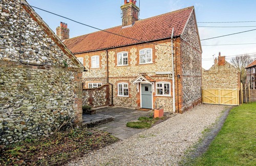 Helhoughton Cottage | 2 bedroom accommodation in Helhougton, near Fakenham