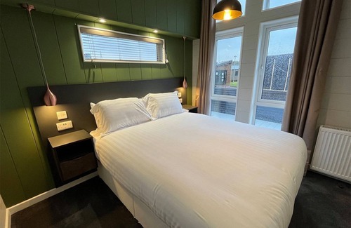 Annan Cabin | 2 bedroom accommodation in Annan