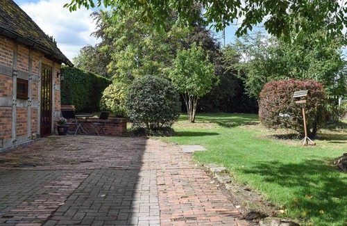 Malvern Cottage | 2 bedroom accommodation in Welland, near Malvern