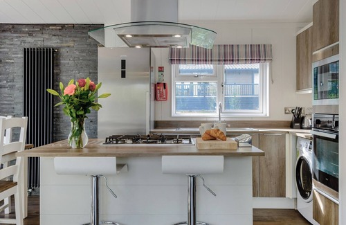 Ryde Ski Chalet | 2 bedroom accommodation in Wootton Bridge, Nr Cowes