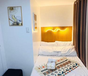 Mandaluyong Apartment | 2 Bedroom and Bathroom Staycation Condo in Mandaluyong City near BONI MRT with WIFI and KARAOKE and POOL