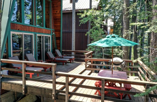 Truckee Cabin | 2 bedroom and Loft, 2 bath, sleeps 6. Donner Lakefront w/private dock DLR#013