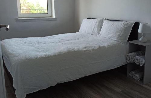 Gifford Apartment | 2 Bedroom Apt - Stunning Views Balcony Parking