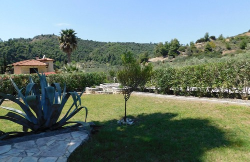 Nea Skioni House | 2-bedroom bungalow in an idyllic olive grove