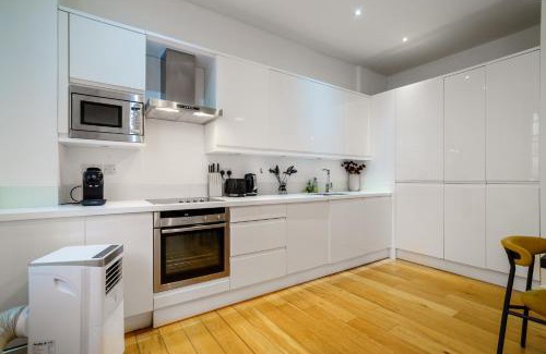 Somers Town Apartment | 2 Bedroom City Retreat by Regents Park, Prime Camden Location