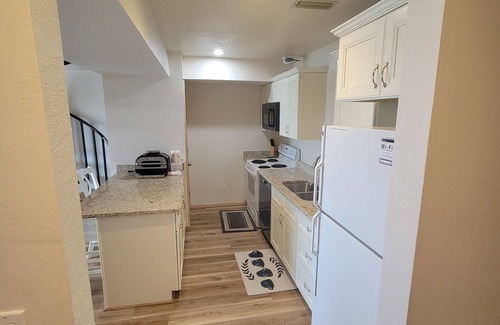 Avon Condo | 2 Bedroom Condo- Waterfront! 2023 Renovation 2 Kayaks Included, Pool and Tennis