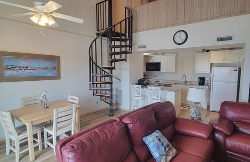 Avon Condo | 2 Bedroom Condo- Waterfront! 2023 Renovation 2 Kayaks Included, Pool and Tennis