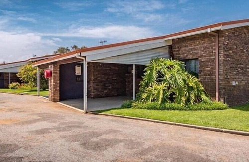 Emu Point Ski Chalet | 2 Bedroom Double Sofa Chalet Emu Beach