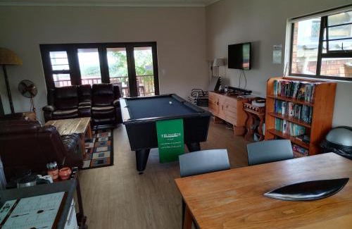 Amatola Coastal Apartment | 2 Bedroom Guest Suite at A-frame Glengariff Beach