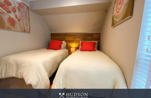 Shrewsbury House | 2 Bedroom Home near Theatre Severn with Parking