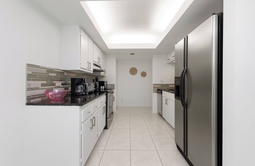 Tropic Palms Apartment | 2-bedroom modern apt w/king bed & pool, 10 min. to the beach!