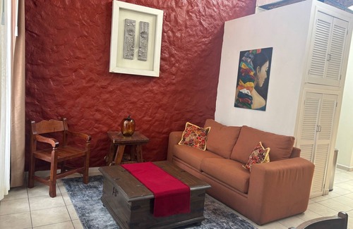 Guadalajara House | 2-bedroom Villa in lovely San Pedro Tlaquepaque with WiFi, AC