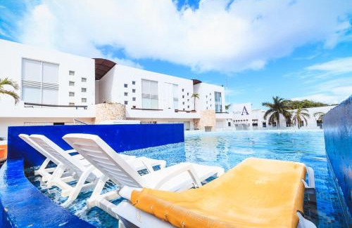 Playacar Apartment | 2 Bedroom Penthouse with Private Jacuzzi next to Fifth Avenue and Beach - Plaza Paraiso A203