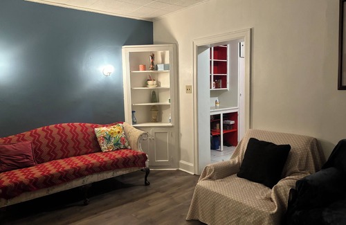 Olney-Oak Lane Apartment | 2 bedroom, Pet friendly near Einstein Hospital