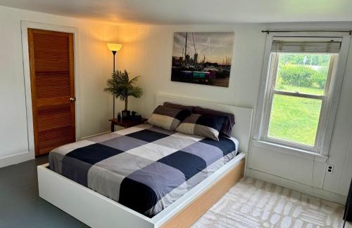 Derry House | 2-Bedroom Retreat in Charming Small Town